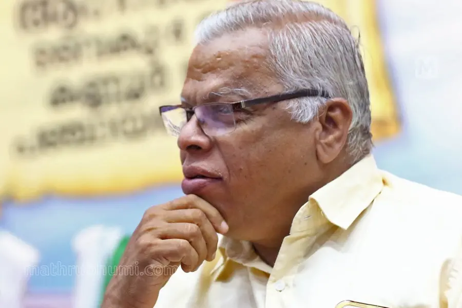 എരണം കെട്ട സർക്കാരിന്റെ എരണം കേട്ട പോലീസേ, ഖദറിട്ട് വന്നാൽ തിരിച്ചടിക്കും’: എം.വി. ജയരാജൻ